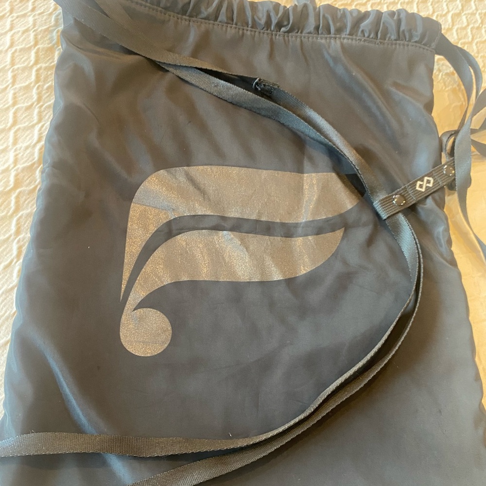 Fabletics Black Quilted Drawstring Backpack. Ligh… - image 4